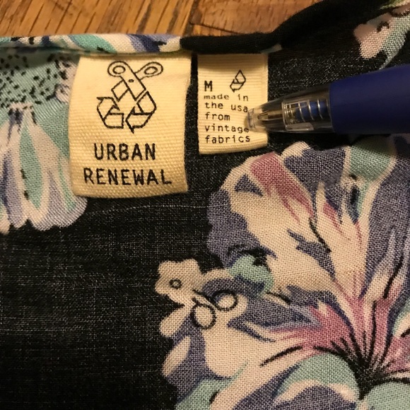 Urban Renewal Floral Sheer Top Size Medium - Picture 3 of 3